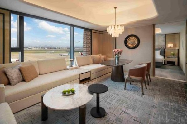 专业在线股票配资交易平台 2分钟步行可达航站楼，一线“飞友观景台”，虹桥T2迎来“双子星”