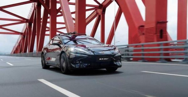 优秀炒股配资论坛官网 腾势Z9迎重磅升级，配天神之眼5.0+易三方，表现如何?